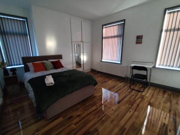 Double-Bedroom in the Heart of Harpurhey Manchester A4 Perfect for Short Stays, Manchester