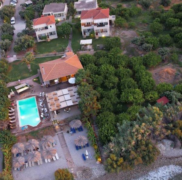 A la foto es mostra l'objecte Skipper's Apartments situat a la ciutat de Akrata.