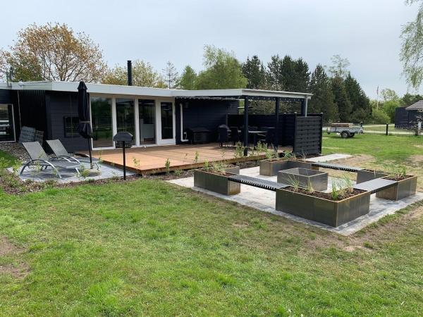 På bilden syns objektet Cottage 400m from sea - Fantastic nature som ligger i staden Ørsted.