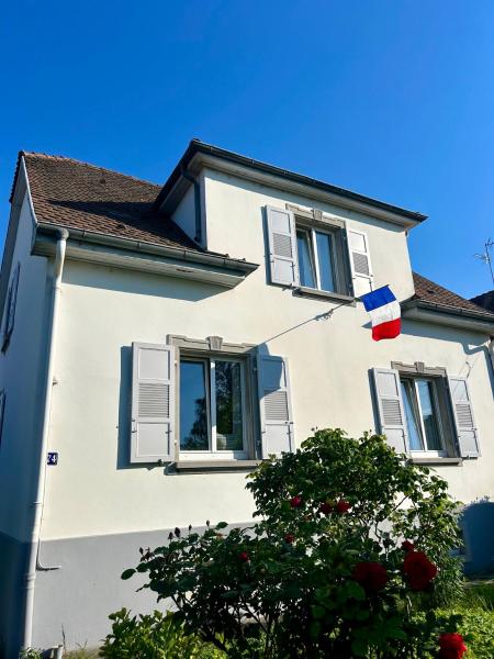 Aulouison Maison spacieuse et paisible de 200 m2, à proximité du Parlement européen, Štrasburk