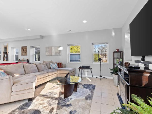 A la foto es mostra l'objecte Sunny City Accommodations - Close to METRO and UMD situat a la ciutat de Washington.
