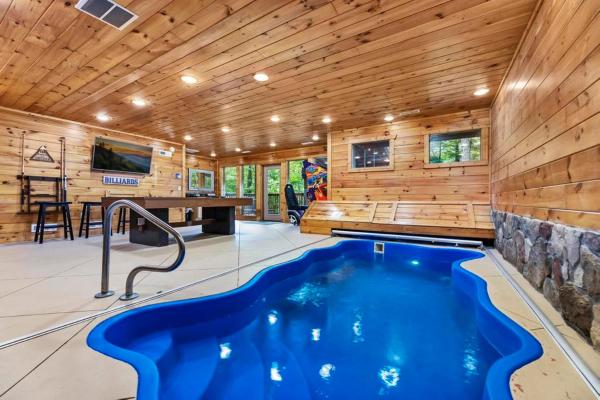 A Swimmin' Bear, free tickets, no catch!, Pigeon Forge