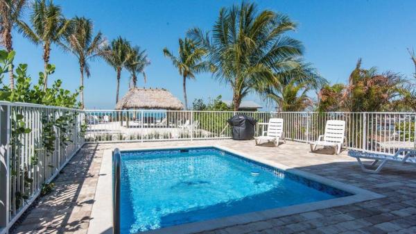 A la foto es mostra l'objecte # 6waterfront Beautiful 4 Bed 3 Bath Pool Home situat a la ciutat de Marathon.