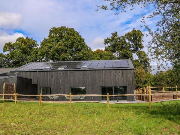 A la foto es mostra l'objecte Suetts Farm Barns situat a la ciutat de Droxford.