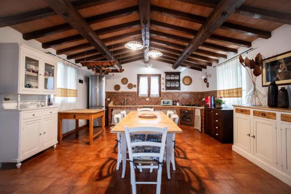A la foto es mostra l'objecte Casa Iriai situat a la ciutat de Dorgali.