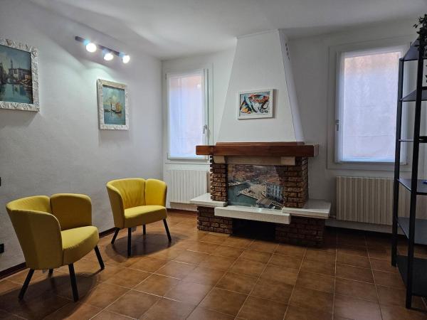 A la foto es mostra l'objecte Casa al Teatro situat a la ciutat de Chioggia.