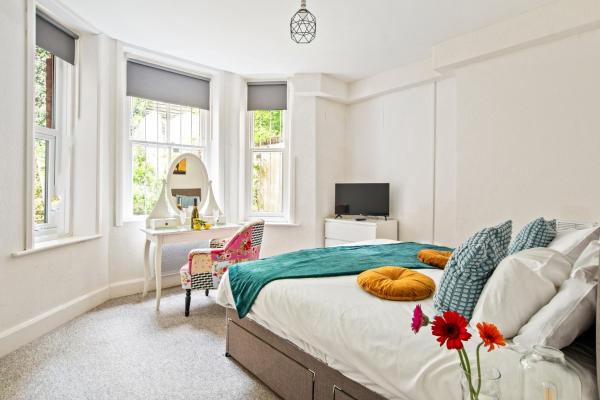 A la foto es mostra l'objecte The Sant Bank, central, parking, contractors friendly, 1 bed, sleep up to 4, modern, near beach situat a la ciutat de Bournemouth.
