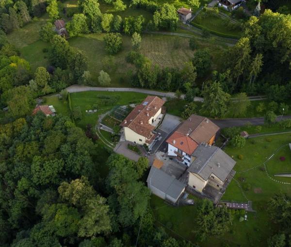 På billedet ses objektet Appartamenti la Muraca Family beliggende i byen Brembilla.