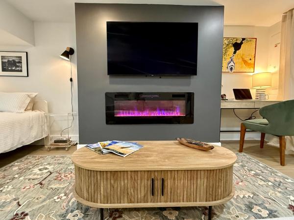 A la foto es mostra l'objecte Cozy Studio in Petworth, NW situat a la ciutat de Washington.