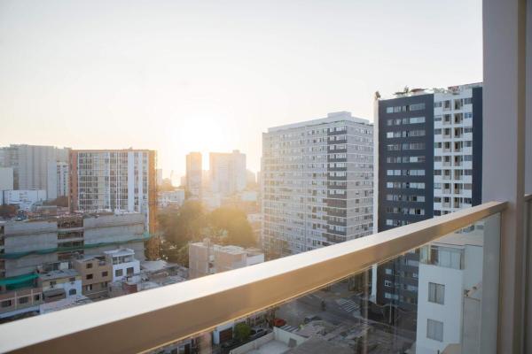 A la foto es mostra l'objecte Minimalist 2BR with Balcony in Barranco situat a la ciutat de Lima.