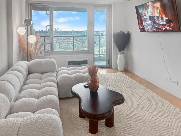 NYC 5th ave Central Park penthouse balcony 3bedroom oasis, New York