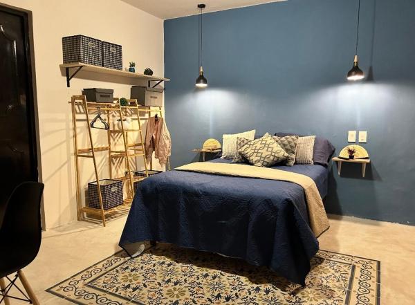 A la foto es mostra l'objecte Centrally-located Minimalist Room situat a la ciutat de Mérida.