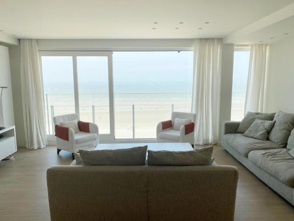 Apartment in Nieuwpoort with Ocean Views, Ньивпорт