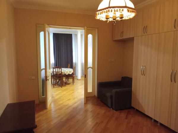 Na fotografii je vidět objekt Apartment next to the park nacházející se ve městě Bordžomi.