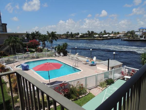 A la foto es mostra l'objecte Aqua Mar Condos situat a la ciutat de Pompano Beach.