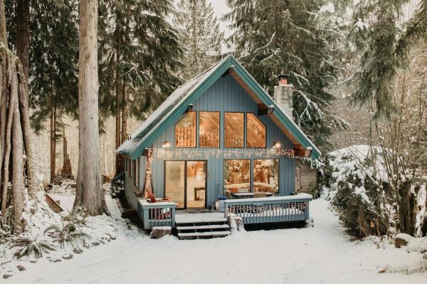 A la foto es mostra l'objecte Mt Baker Rim Cabin 53 - Hot Tub - Wi-Fi - Bbq situat a la ciutat de Glacier.