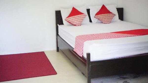 A la foto es mostra l'objecte OYO 93784 Kost Bu Eli Syariah situat a la ciutat de Jengkol.