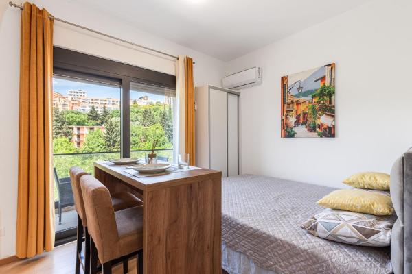 A la foto es mostra l'objecte Summer Nest Studio in Becici situat a la ciutat de Bečići.