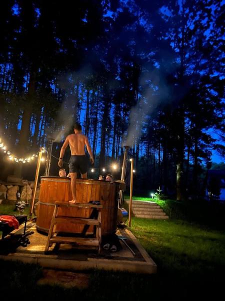 Na zdjęciu widoczny jest obiekt Domek pod sosnami położony w mieście Mącze.