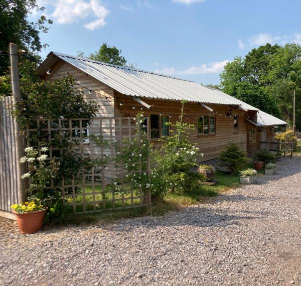 A la foto es mostra l'objecte Santa's Lodge at The Cotswold Reindeer Herd situat a la ciutat de Preston.