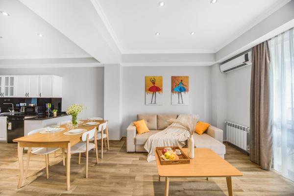 På billedet ses objektet Apart-hotel on Koghbatsi 16 beliggende i byen Jerevan.
