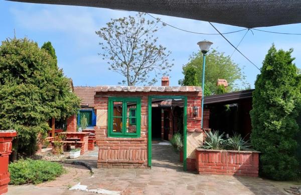 A la foto es mostra l'objecte Apartmani Bogatić 3 situat a la ciutat de Bogatić.