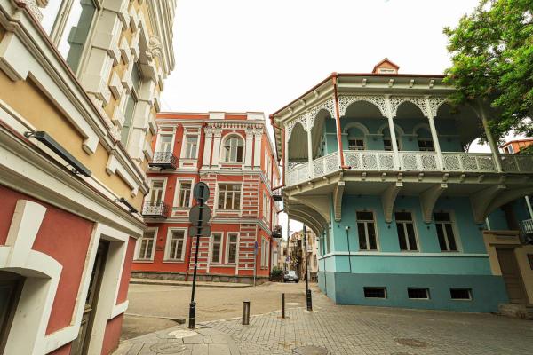 Old Tbilisi 1BR Charming Apartment - by Wehost, Tbilisi