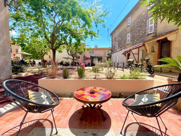 A la foto es mostra l'objecte Maison de village à Grasse situat a la ciutat de Grasse.