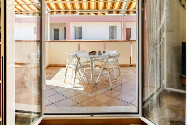 写真にはアルゲーロ市にあるGuestHost - Relaxing Stay in Alghero with Terraceが写っています。