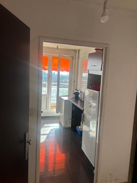 The photo shows the Bruxelles op located in the city of Zellik.