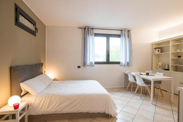 På bildet vises objektet GuestHost - Spacious studio at 800 m from Como Borghi station som ligger i byen Como.