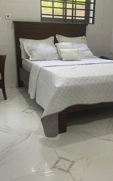 A la foto es mostra l'objecte Da palm Inn situat a la ciutat de Kwatiakwa.