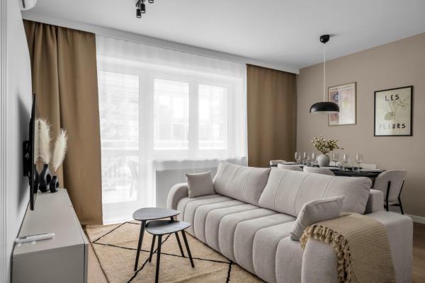 Ochota Three-bedroom Apartment - 79m2, Parking, Balcony - By Rentujemy - Varsovie