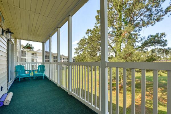 På billedet ses objektet Condo with Pool and Hot Tub in Aberdeen Golf Villas! beliggende i byen Loris.