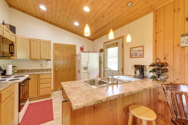Billede 8: Fish, Hike, Hunt Secluded Cabin in Doe Hill!