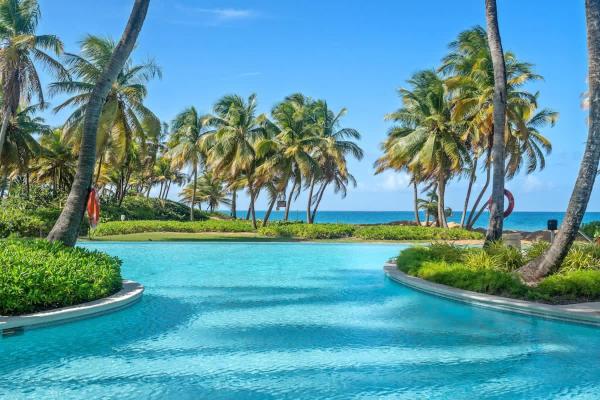 На фото показан объект Beachfront Luxury 2BR-Villa Acqua Rio Mar, расположенный в городе Carmelita.