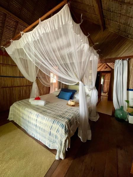 Bungalow à louer AVEC CUISINE ÉQUIPÉE sur plage privée , RAVENALA, Ile aux Nattes