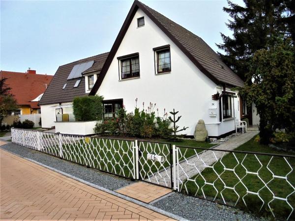 Nella foto è visibile l'oggetto Kleine Ferienwohnung Mit Garten Und Terrasse situato nella città di Zingst.