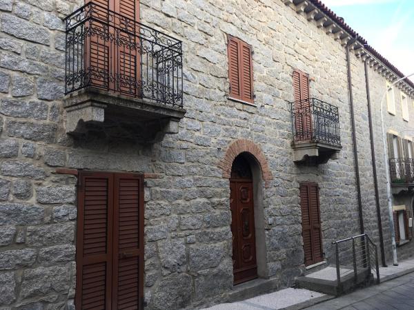 Dimora Storica Gallurese Vicino Al Lago - Arzachena