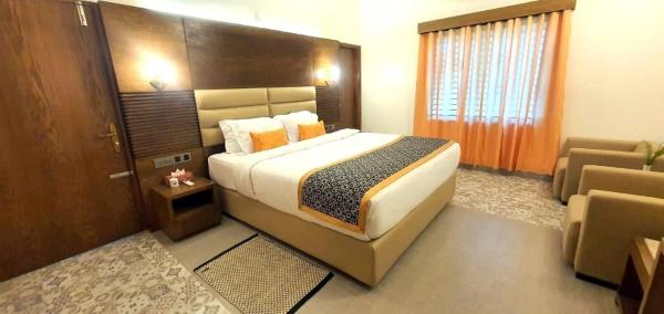 The photo shows the Rass Resort Gazipur located in the city of Rājābāri.