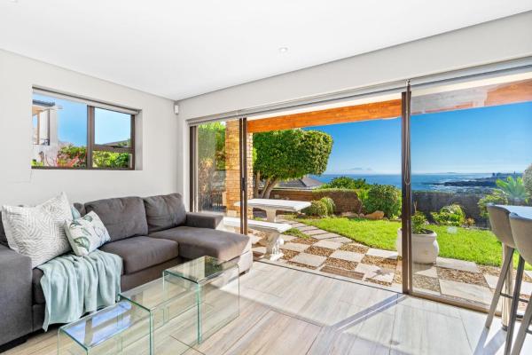 A la foto es mostra l'objecte Zaria Sun Cottage situat a la ciutat de Gordonʼs Bay.