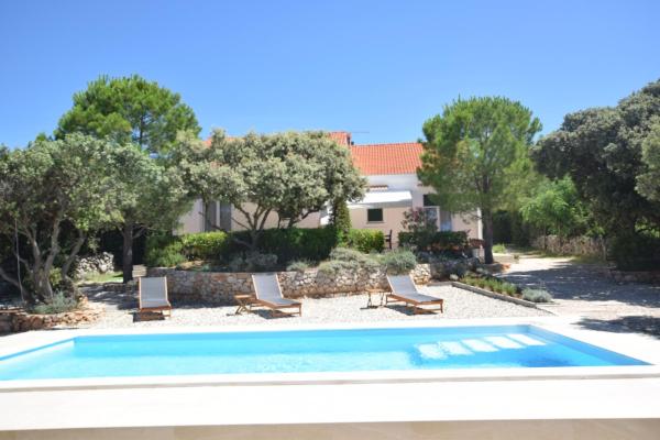 Na zdjęciu widoczny jest obiekt Ferienhaus In Mandre Mit Großer Terrasse położony w mieście Mandre.