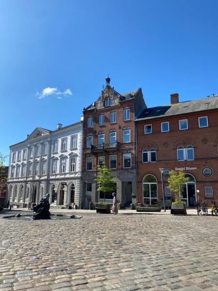 Auf dem Foto ist das Objekt Torvet 4 in der Stadt Svendborg zu sehen.