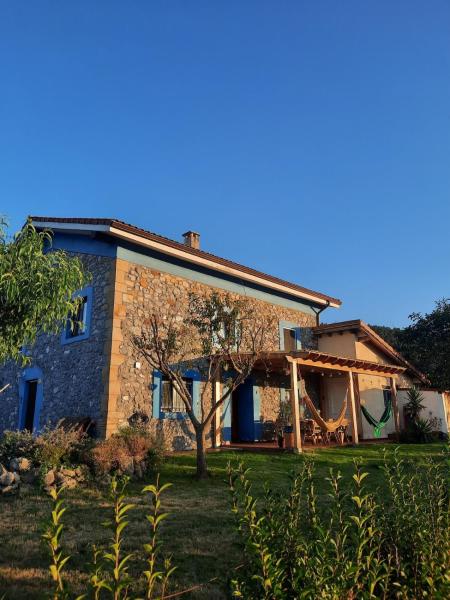 Auf dem Foto ist das Objekt Blueberria Guesthouse - Entire house for groups or families in der Stadt Bárcena de Cicero zu sehen.