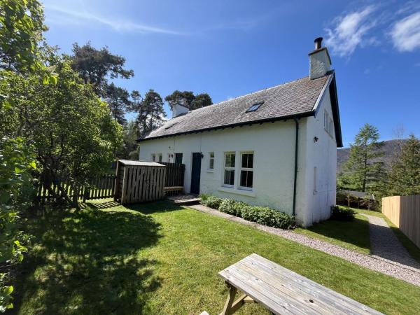 Holiday Home 2 Railway Cottage By Interhome - Loch an Eilein