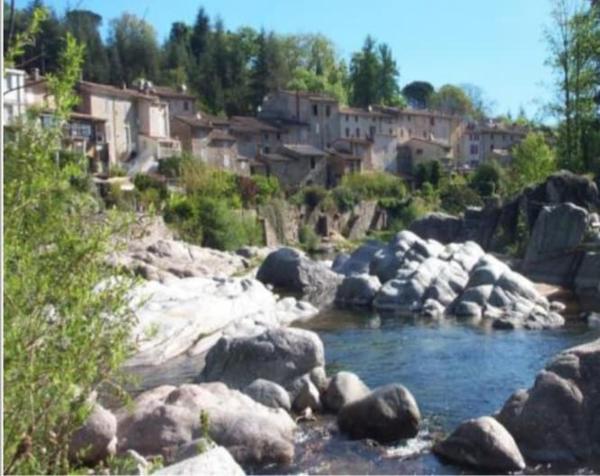 A la foto es mostra l'objecte Riverfront house situat a la ciutat de Soudorgues.