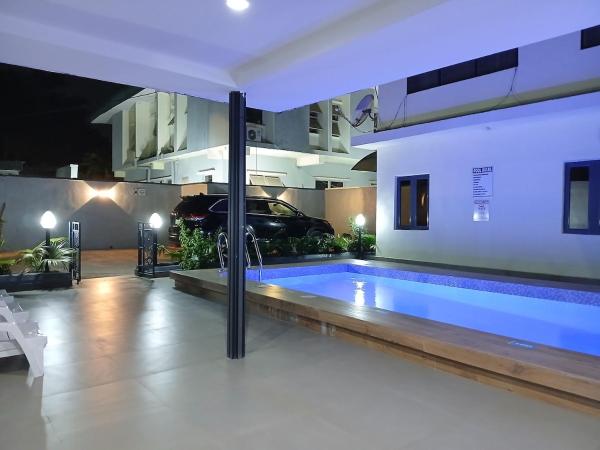 Op de foto is het object Enchanting Two bedroom Home with Pool te zien, gelegen in de stad Ikeja.