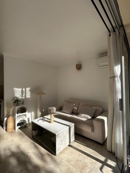A la foto es mostra l'objecte Golfe de Saint Tropez, 5min beach, 1 chambre , 1 canapé lit , terrasse situat a la ciutat de Gassin.