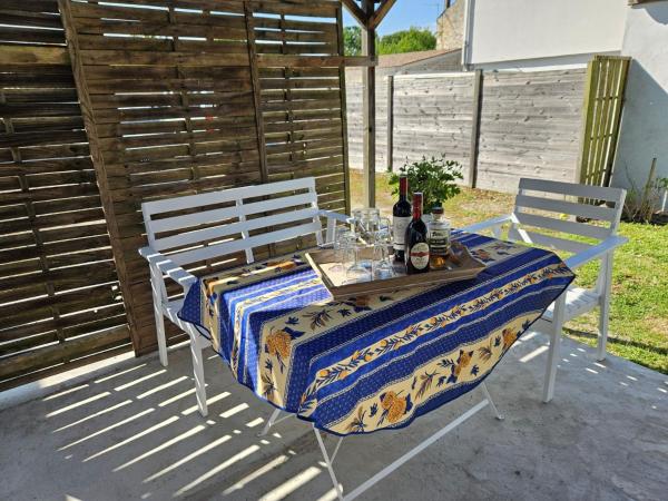 A la foto es mostra l'objecte La Petite Cagouille pour 4 Tonnay Charente Rochefo situat a la ciutat de Saint-Hippolyte.