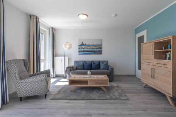 På billedet ses objektet Ferienwohnung Ostseesonne - 5-Sterne-Urlaub mit Balkon direkt an der Ostsee beliggende i byen Zingst.
